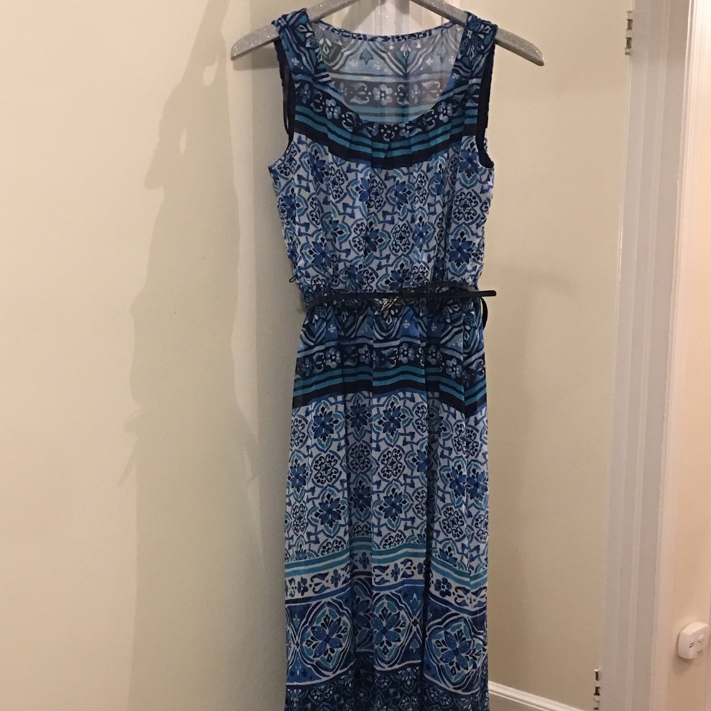 NWOT! Beautiful high-low hem dress. Size Medium